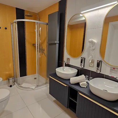 Hotell Malinowy Dwor Medical 4*