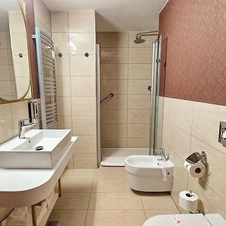 Hotel Malinowy Dwor Medical 4*