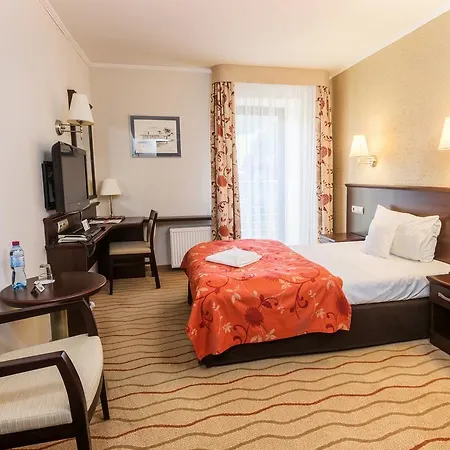 树莓庄园医疗温泉酒店 4* Świeradów-Zdrój