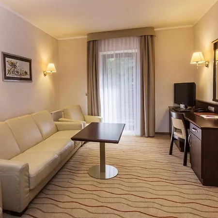 Malinowy Dwór Medical Hotel 4*